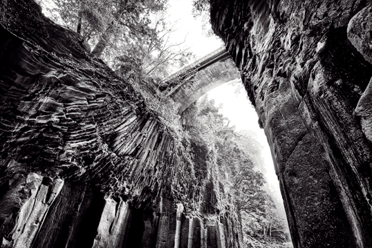 Link to image of bridge over Takachiho Gorge.